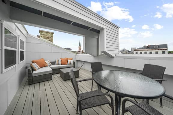 Huge Retreat| Rooftop Deck| Stay At Findlay Market