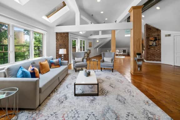 Hyde Park 2BR/2BA Penthouse with Private Patio