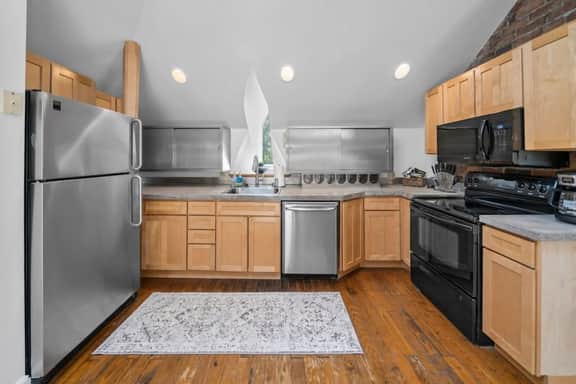 Hyde Park 2BR/2BA Penthouse with Private Patio