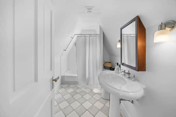 Hyde Park 2BR/2BA Penthouse with Private Patio