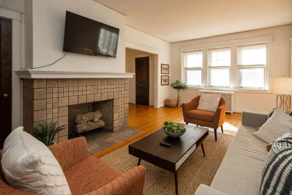 Hyde Park Comfort with Office | Near Everything