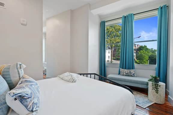 Lux 1BR |Views & Design | Located near ALL