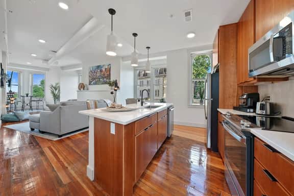 Lux 1BR |Views & Design | Located near ALL