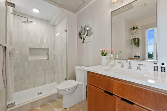 Lux 1BR |Views & Design | Located near ALL