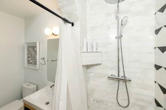 Lux Condo Steps to Washington Park | Walk to ALL