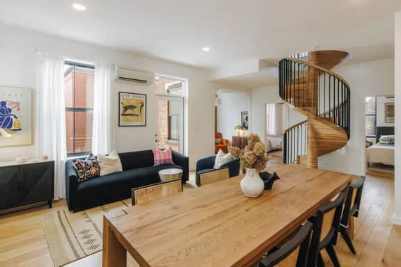 Luxurious Penthouse, No Expenses Spared OTR Palace