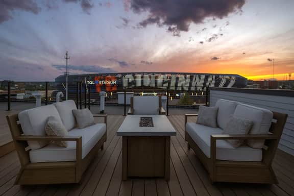 Luxury 3BR w Rooftop Deck on TQL Stadium & Wash Pk