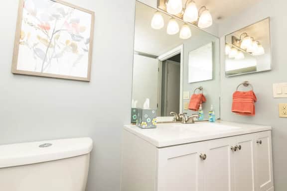 Mt. Adams 1BR Great Location! Steps from Monastery