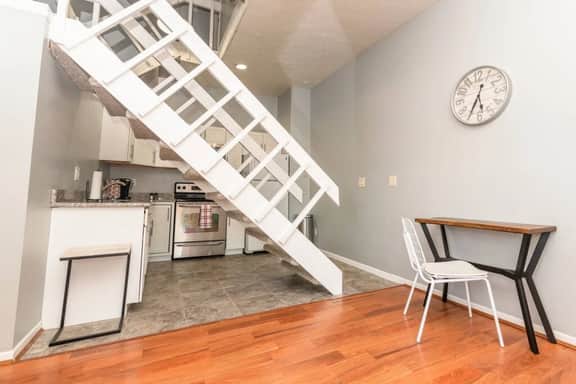 Mt. Adams 1BR Great Location! Steps from Monastery