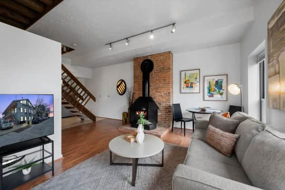 Mt. Adams 1BR Great Location! Steps from Monastery
