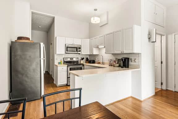Mt. Adams 2BR Great Location! Steps from Monastery