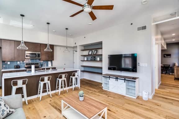 No Cleaning Fee + Free Parking 1-br Condo OTR