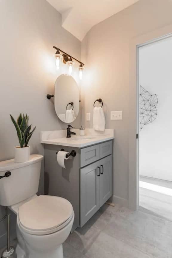 Parlor: Explore OTR/Downtown from a Renovated Condo