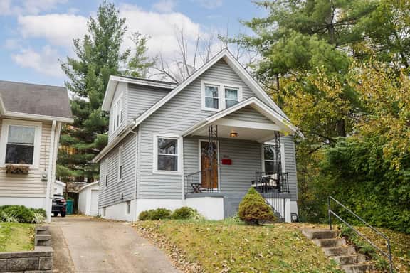 Peaceful, Elegant Midcentury Retreat, Close to All
