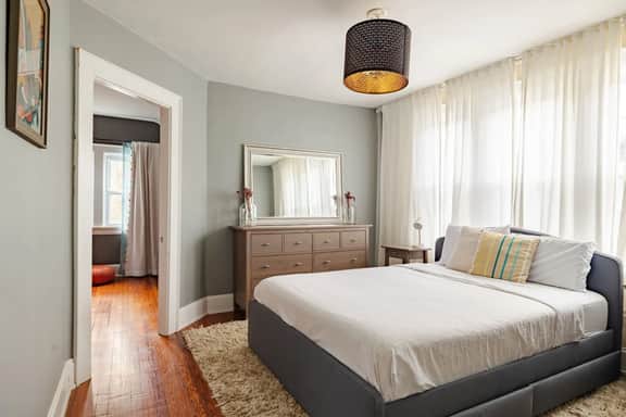 Peaceful, Elegant Midcentury Retreat, Close to All