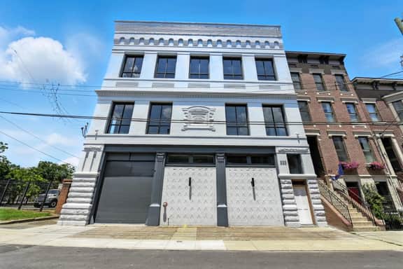 Penthouse Best Street of OTR Indoor Parking Spots