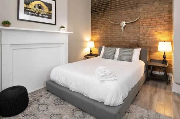 Quiet 1-Bedroom Loft near Entertainment District