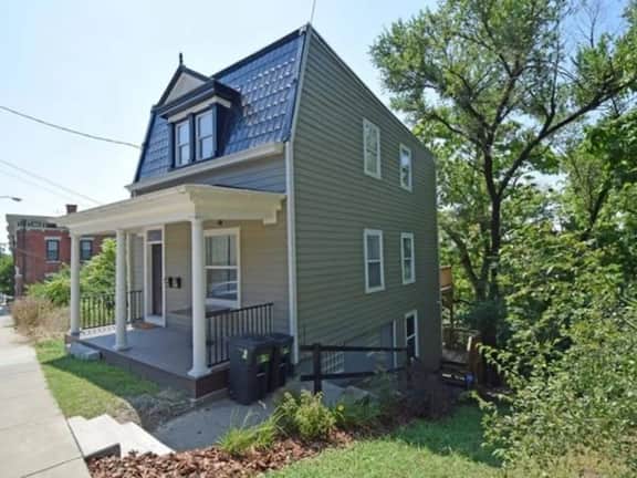 Renovated 2B w/Balcony by OTR, UC, Findlay Market