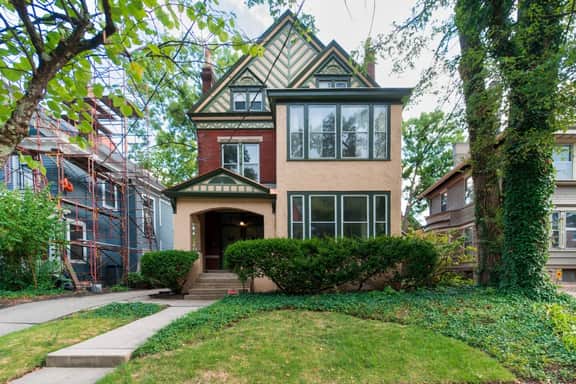 Spacious 5-BR Renovated Home-10 min drive to DT