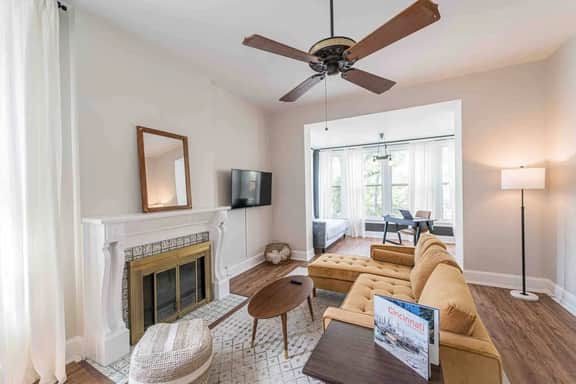 Spacious 6-BR Home-10 Mins to DT