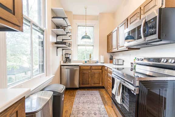 Spacious 6-BR Home-10 Mins to DT