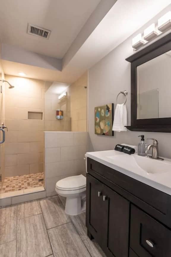 Stylish 2BR near it all