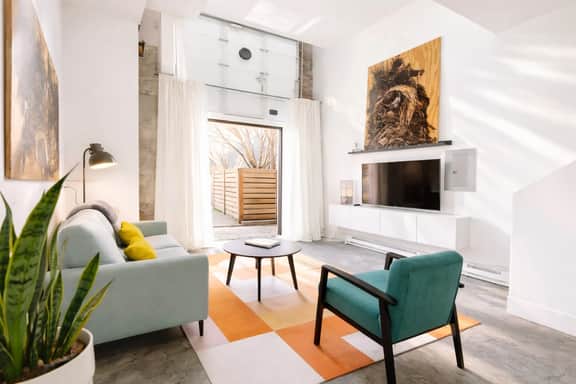 Stylish Artist Loft, Steps from TQL Stadium