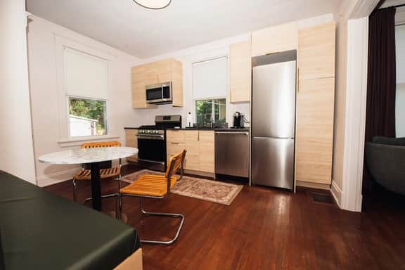 The Hyde Away –  Walkability & Cozy Comfort