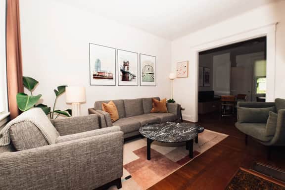 The Hyde Away –  Walkability & Cozy Comfort