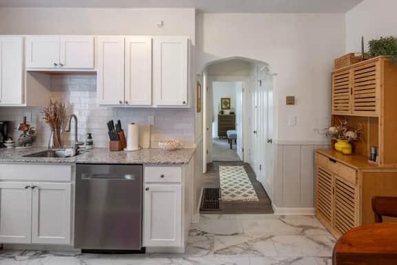 The Retreat - Warm and Convenient Guest Suite