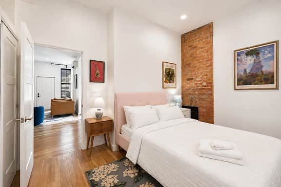 Washington Park 2BR w Parking - Walk to All