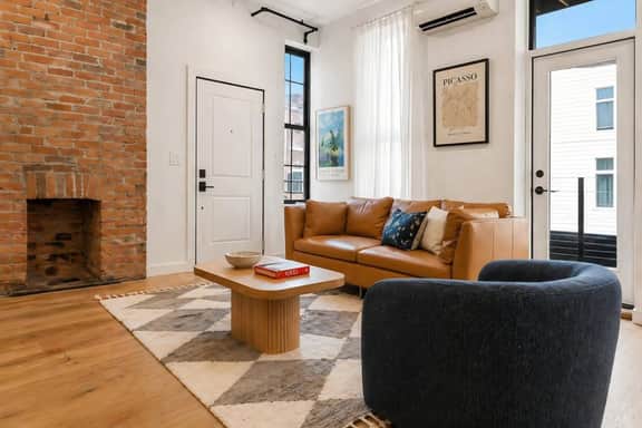 Washington Park 2BR w Parking - Walk to All
