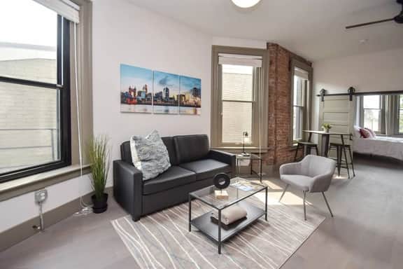 Gorgeous Condo in Heart of OTR, Free Parking! - Image 3