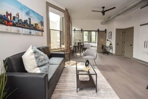 Gorgeous Condo in Heart of OTR, Free Parking! - Image 4