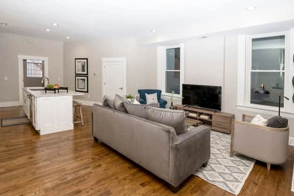 Incredible 2 Bedroom Condo, 2 Gated Parking Spots! - Image 2