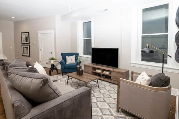 Incredible 2 Bedroom Condo, 2 Gated Parking Spots! - Image 3