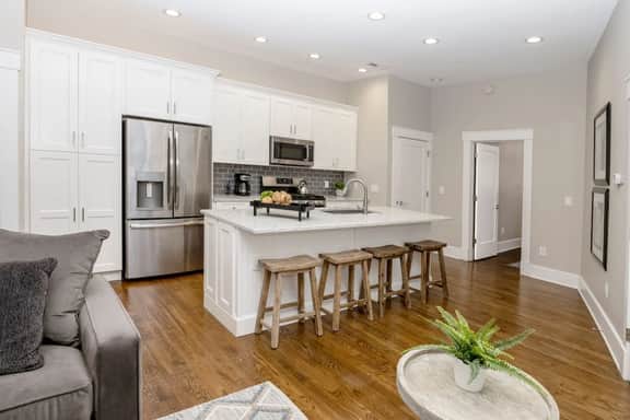 Incredible 2 Bedroom Condo, 2 Gated Parking Spots! - Image 5