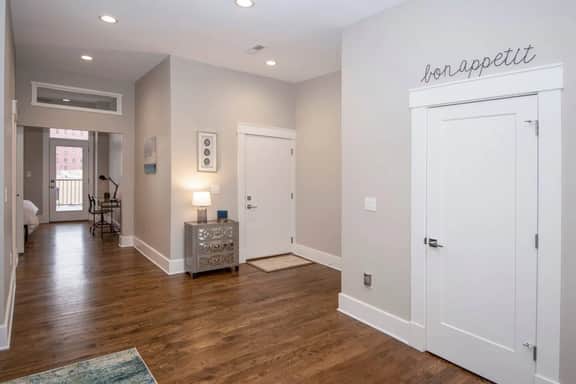 Gorgeous Condo Downtown, Gated Parking Included! - Image 5