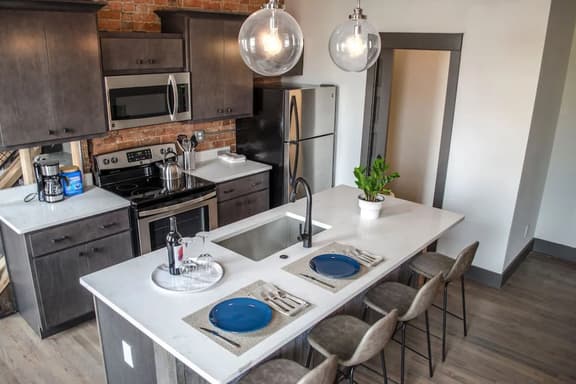 ♥ Gorgeous Condo in the Heart of OTR Free Parking