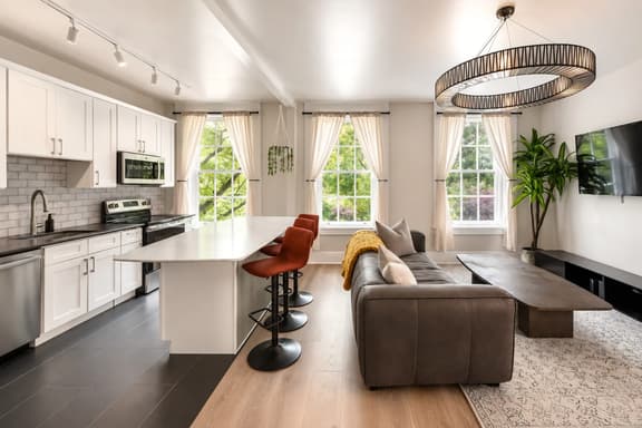 Airy, Elegant 1bd Apartment, Steps from Everything