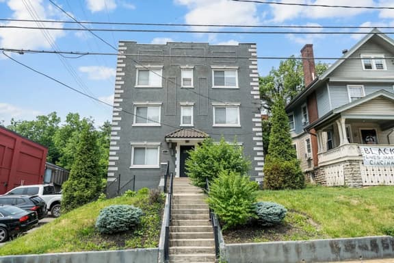 Comfortable 2BR Condo near City Center