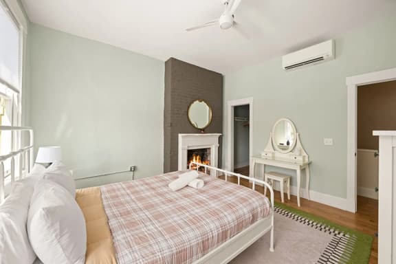 Cozy 2BR Near Findlay Market and UC, Rhinegeist