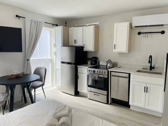 Cute Microapartment Walkable to Everything