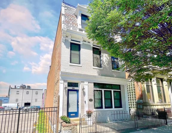 Grand Urban Retreat | Walk to ALL | Free Streetcar