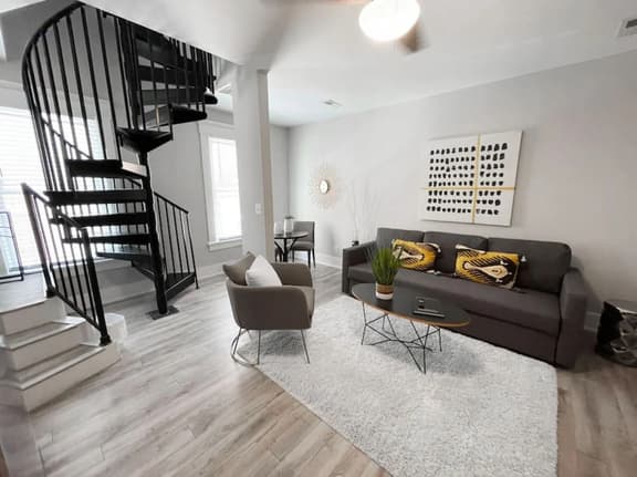 Huge Downtown Retreat Walkable to Everything