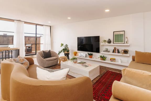 Luxurious Penthouse, No Expenses Spared OTR Palace