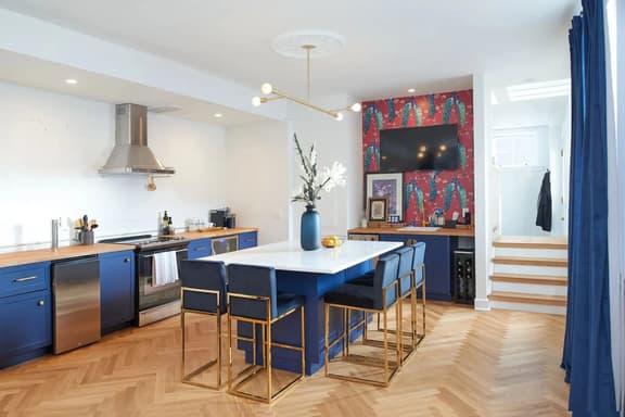 Luxury Retreat, Carriage House Nestled in OTR.