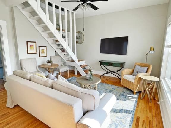 Mt Adams 2BR | Deck | River Views | 3-min to Dtown