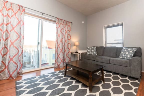 Mt. Adams 1BR Great Location! Steps from Monastery