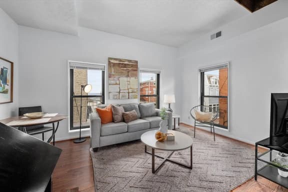 Mt. Adams 1BR Great Location! Steps from Monastery